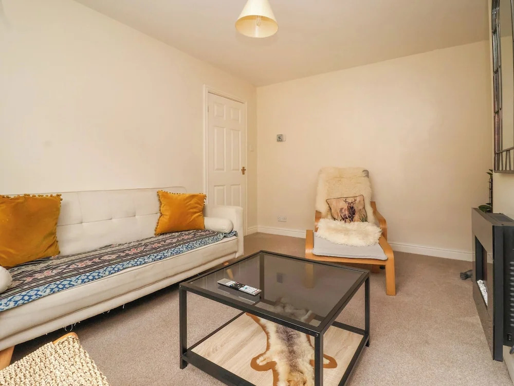 4 Castle Mews