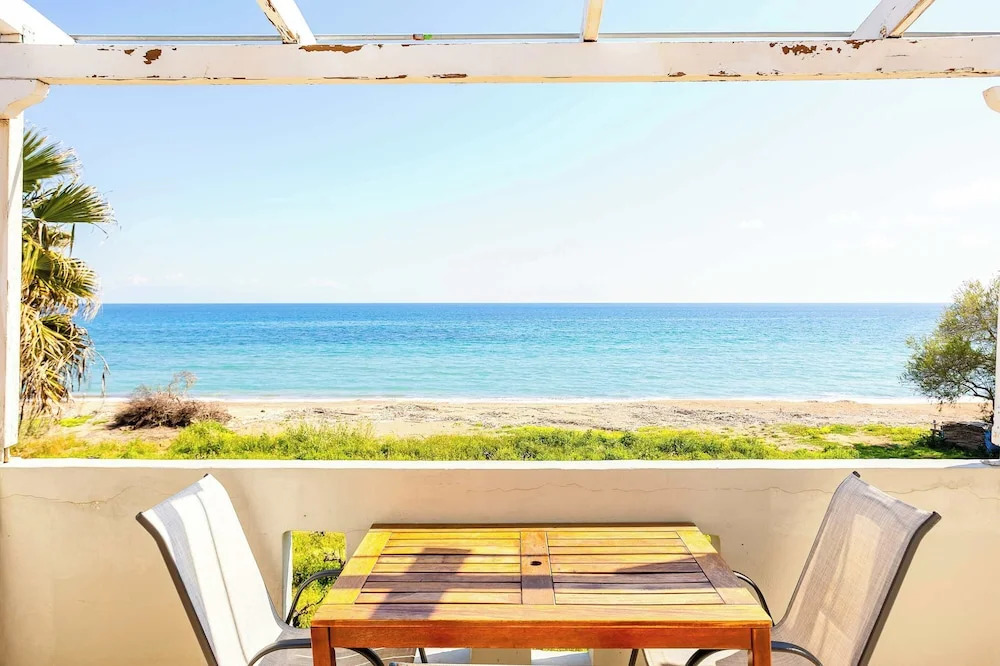 Beachfront Nest Memi Koroni-seaheaven House B1