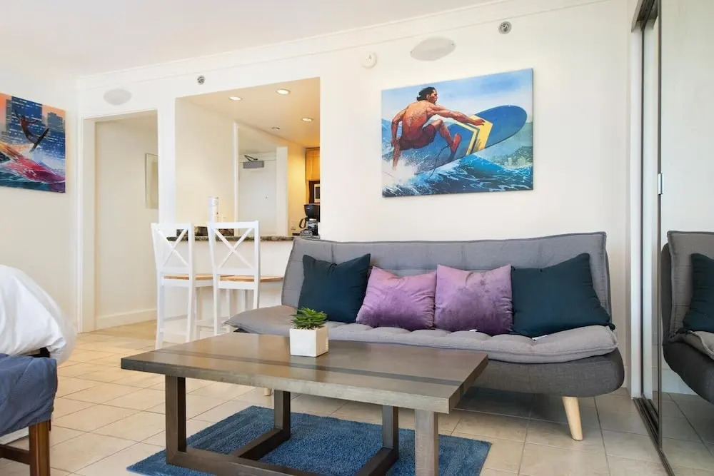 Modern Elegant Studio with ocean View...royal Gardens