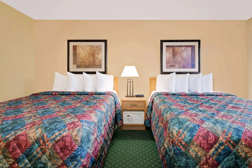 Days Inn by Wyndham International Falls