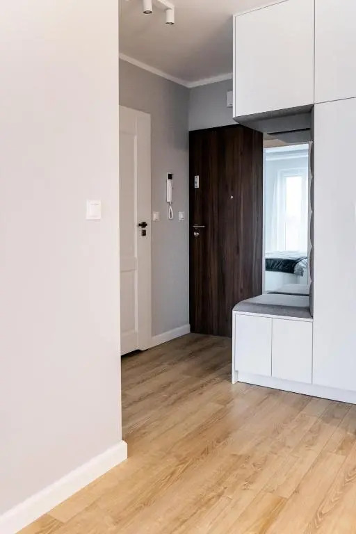 Lake View apartment-free parking