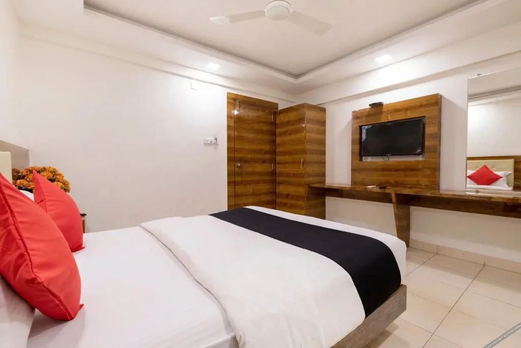Hotel A.K Intrenational Rooms by OYO Rooms