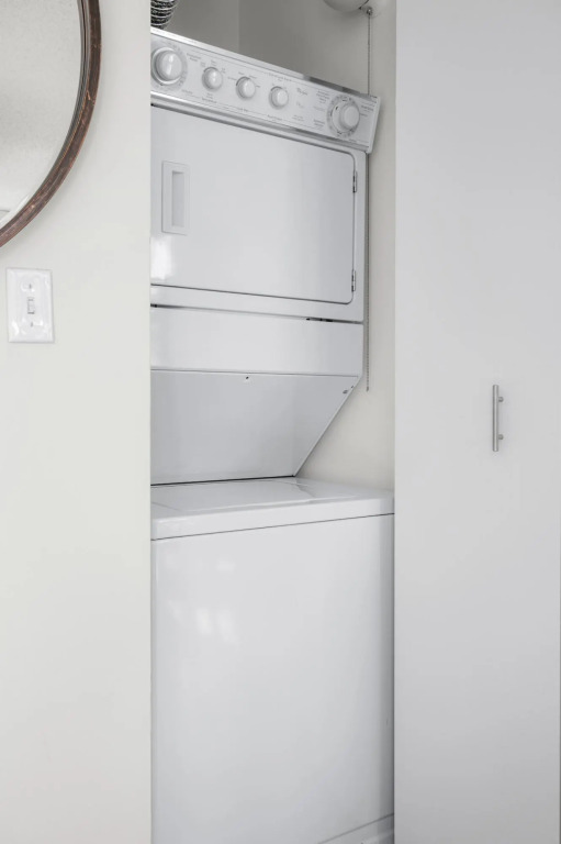 Chicago | Clean & Contactless Studio + Full Kitchen