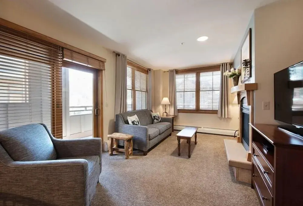 Premium Unit 1327 - One Bedroom - Zephyr Mountain Lodge 1 Condo