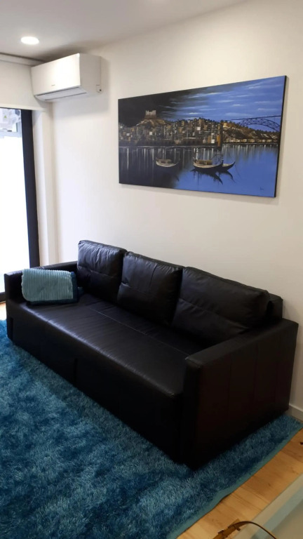 TMB  Oporto Station House