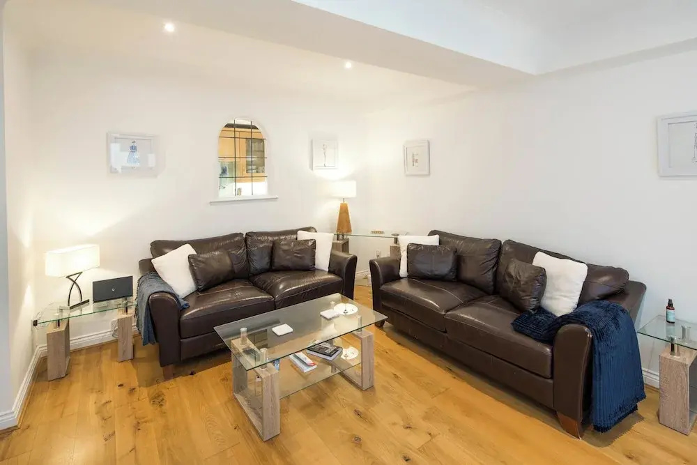 1BD Modern City Oasis: Near London Attractions