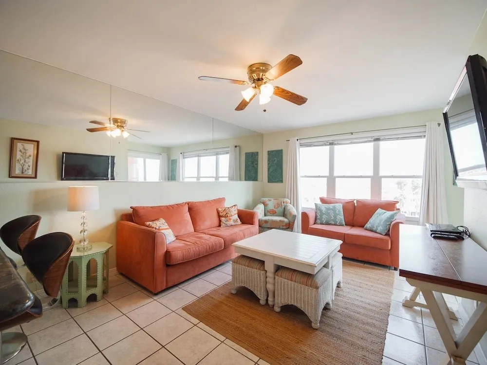 Relaxing , Great Location, 3 Minute Walk To The Beach 2 Bedroom Condo by RedAwning