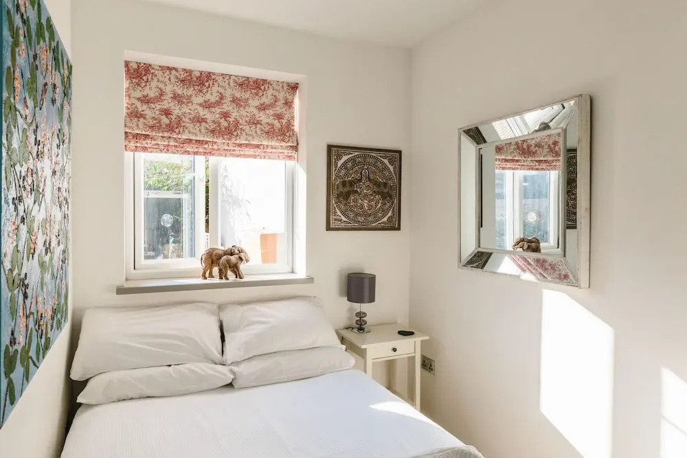 Bright and Charming Battersea Park Apartment