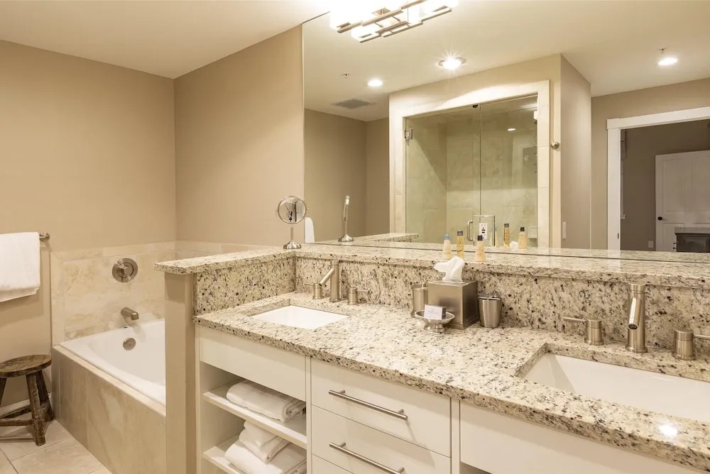 River Club 105 2 Bedroom Condo by Alpine Lodging Telluride