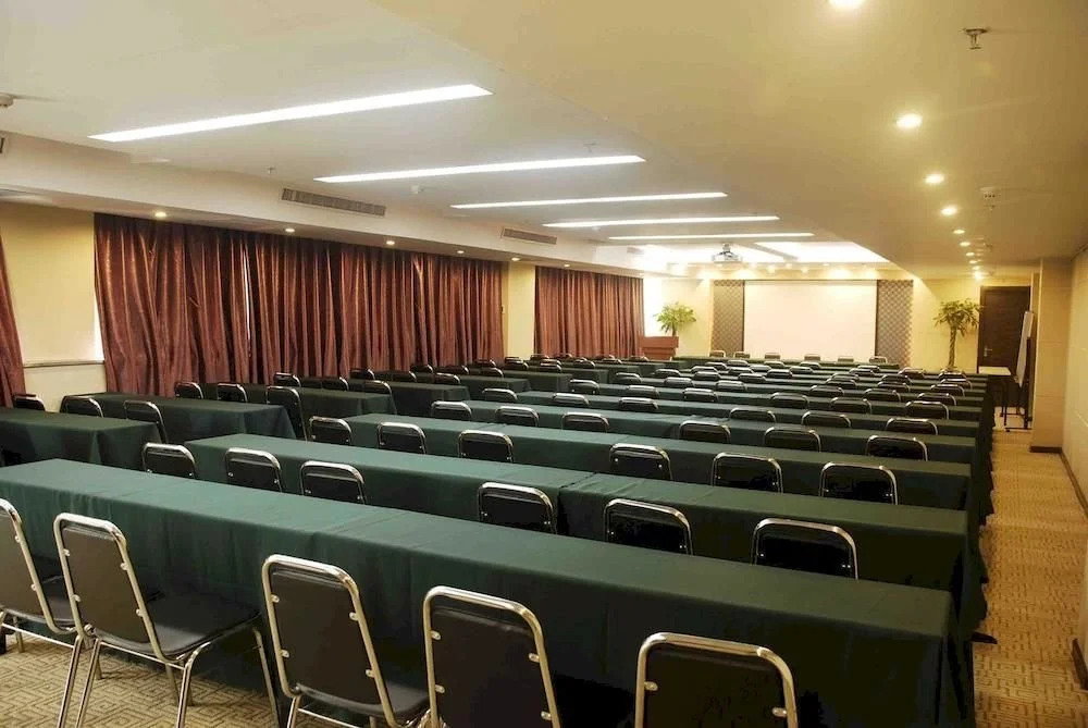 Nine Days Fashion Hotel Zhengzhou China World Trade Center 360 Square
