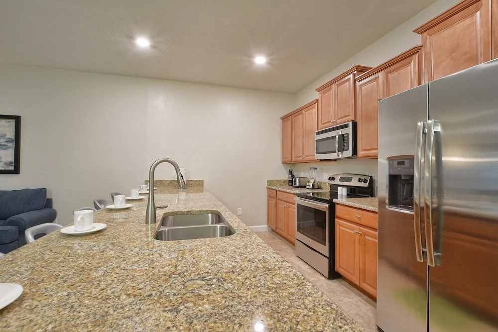Storey Lake 4 Bedroom Townhome w Splashpool - 1618ST