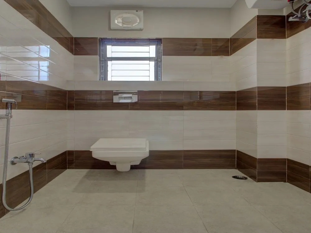 Oyo 15433 Bmg Residency