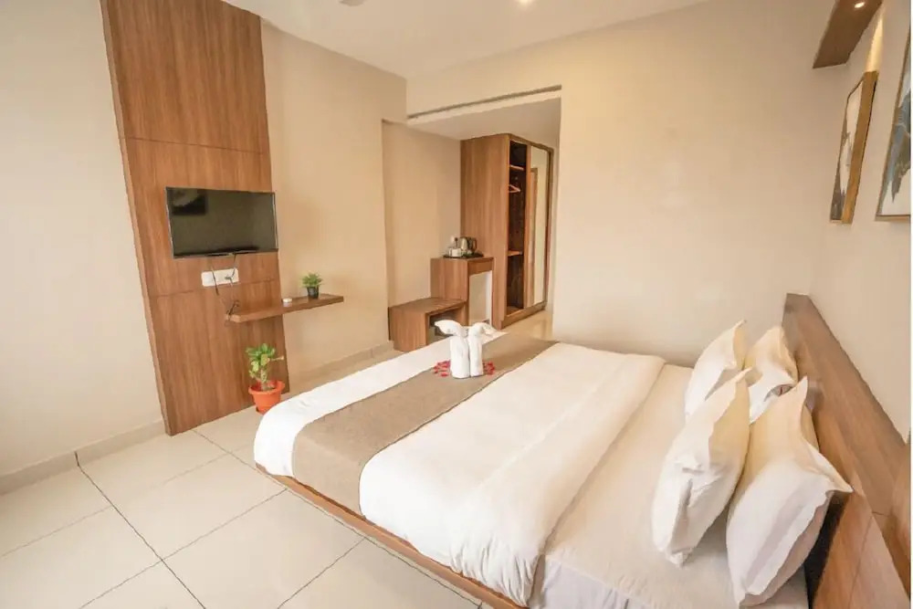 Samasth Palatial by Yuvraj GroupofHotels