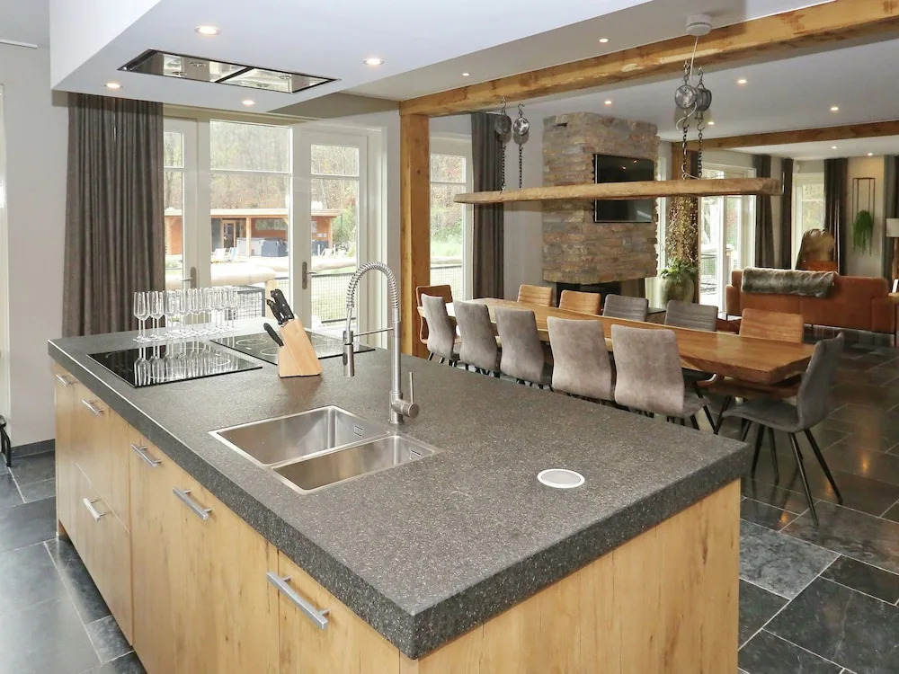 Luxurious Holiday Home with Hot Tub in Noordwijk