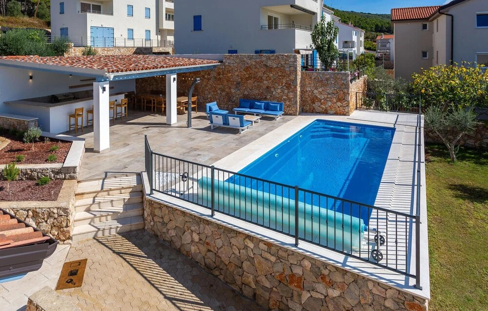 Amazing Home in Cres With Wifi, Heated Swimming Pool and 6 Bedrooms