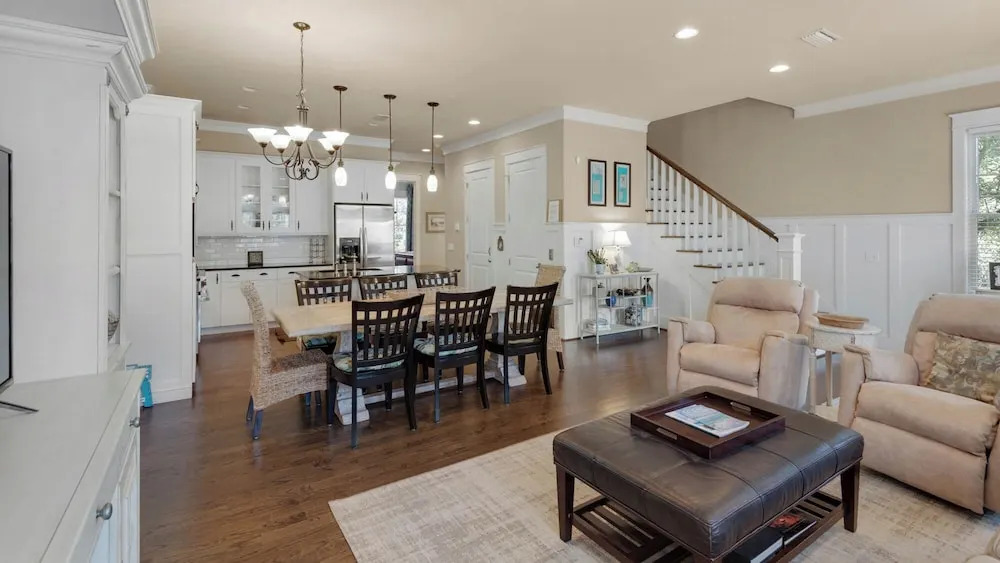 Seagrove 5 Bedroom - Deeded Beach - Elevator - Community Pool - Sleeps 12!