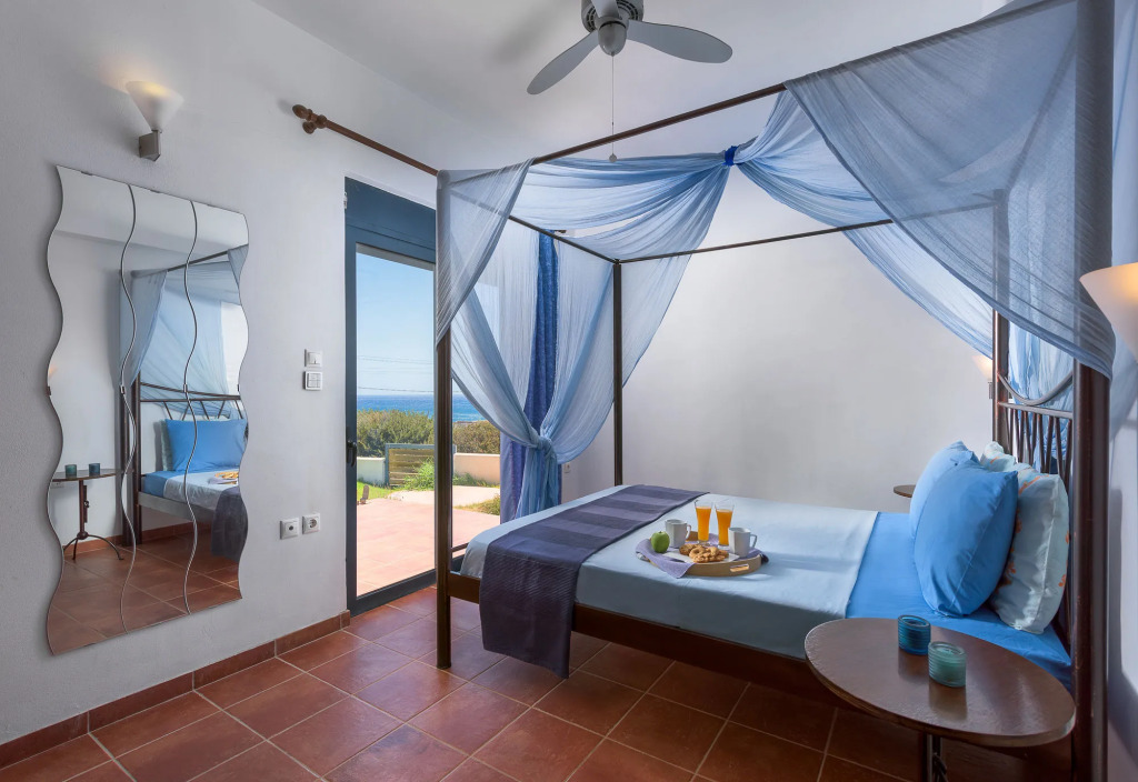 CRISTELIA SEAFRONT & POOL VILLA