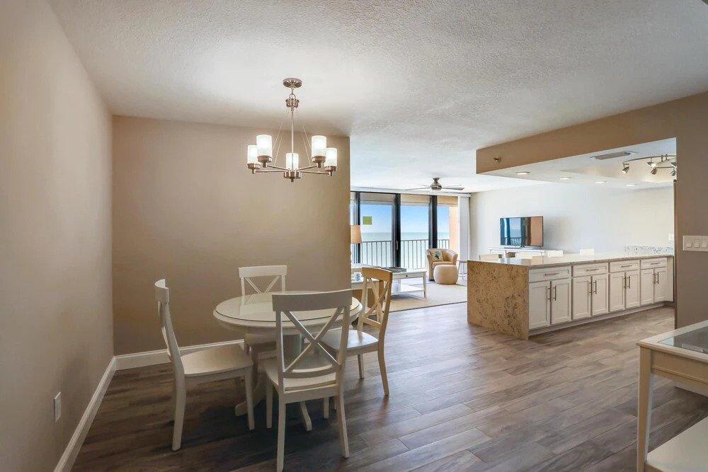 Trillium 4C Beach Front With Private Balcony/updated/pool!