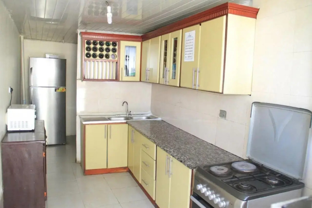 Avi Guest House