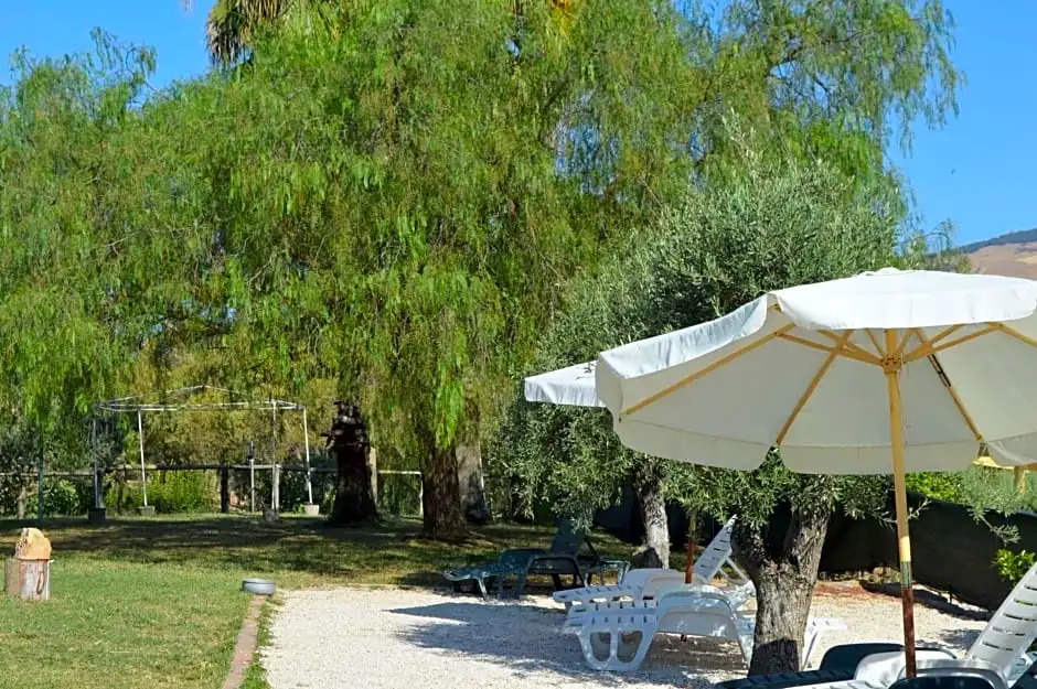 La Dolce Vita - B&B con Piscina Regalbuto - Lago Pozzillo