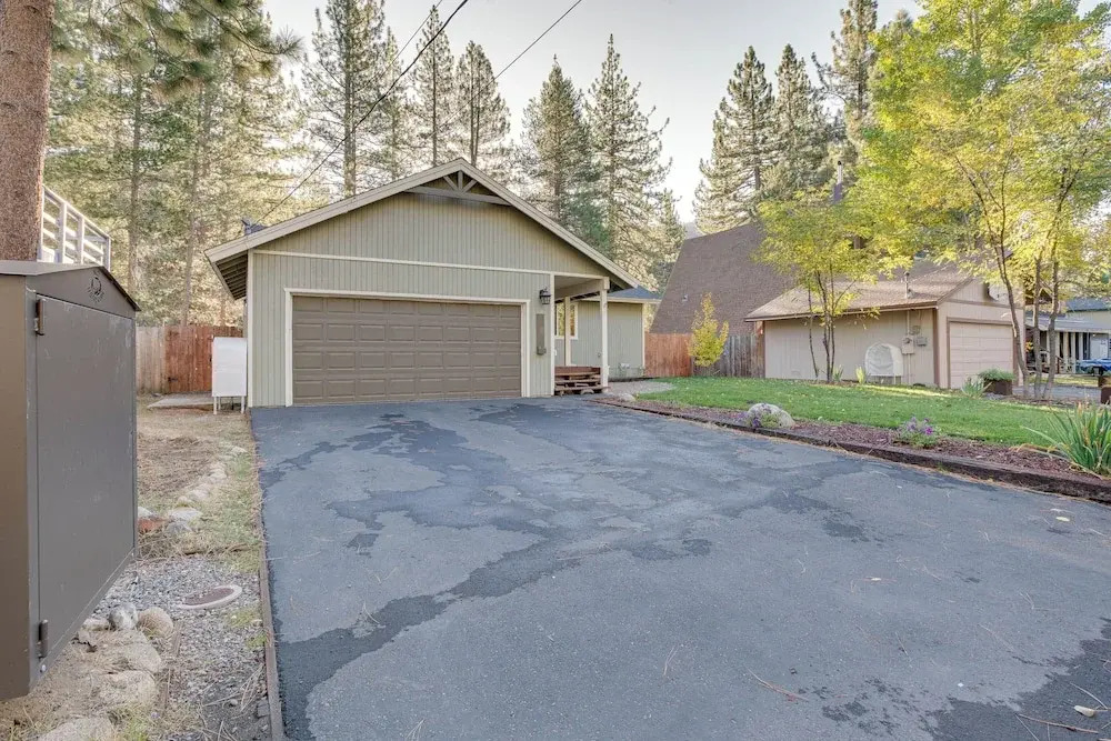 Ski & Board in South Lake Tahoe! Updated Home