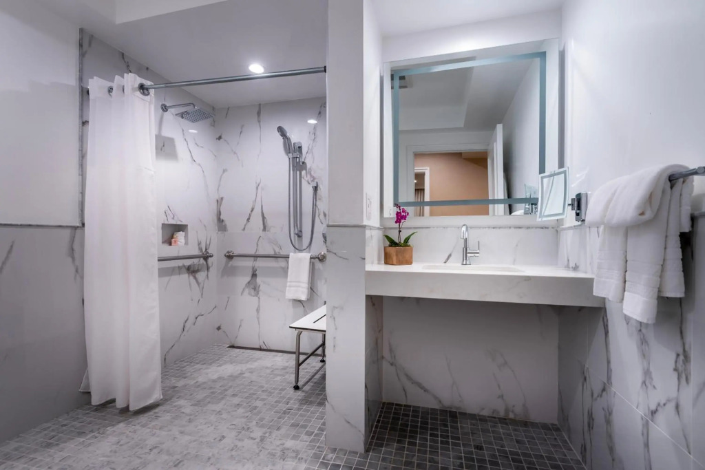Beverly Hills Plaza Hotel & Spa