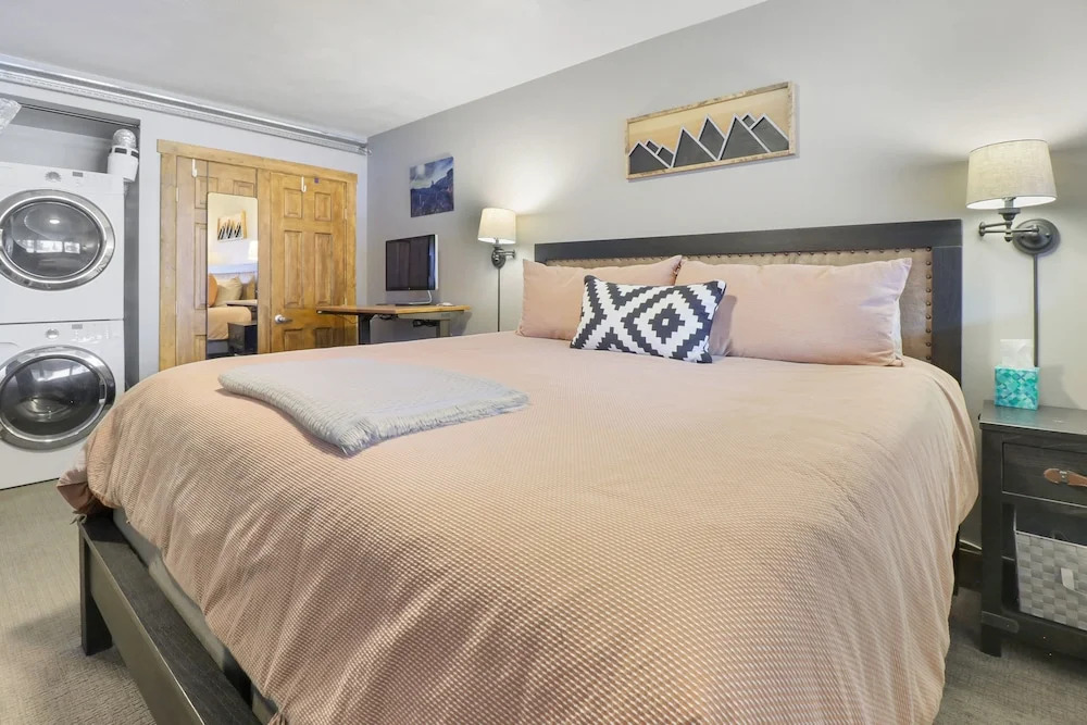 Vp-c112 Village Point 3 Bedroom Condo