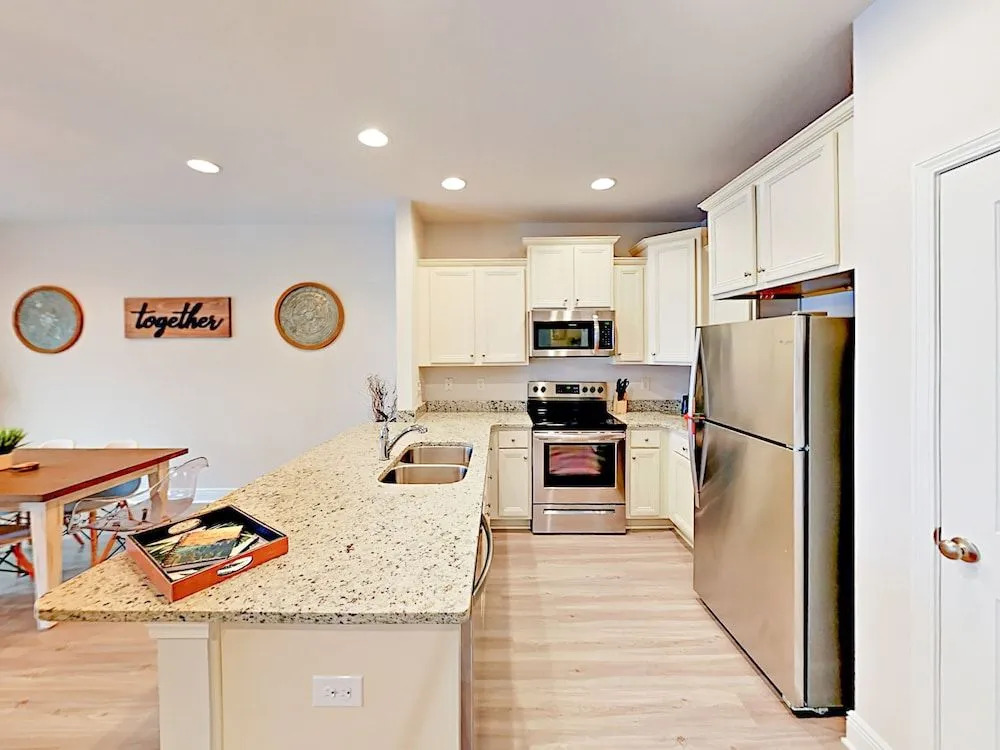 Shadow Lake - 3 Br Townhouse