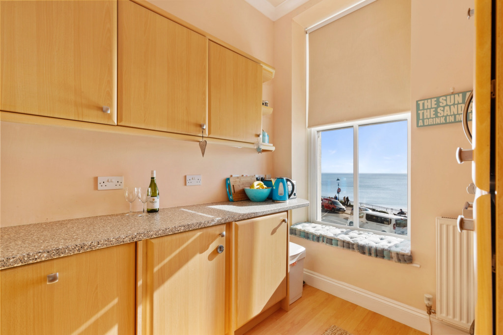 7 South Beach Court - Sea Front Apartment With Spectacular Sea Views