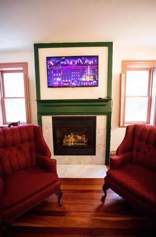 The Cortina Inn