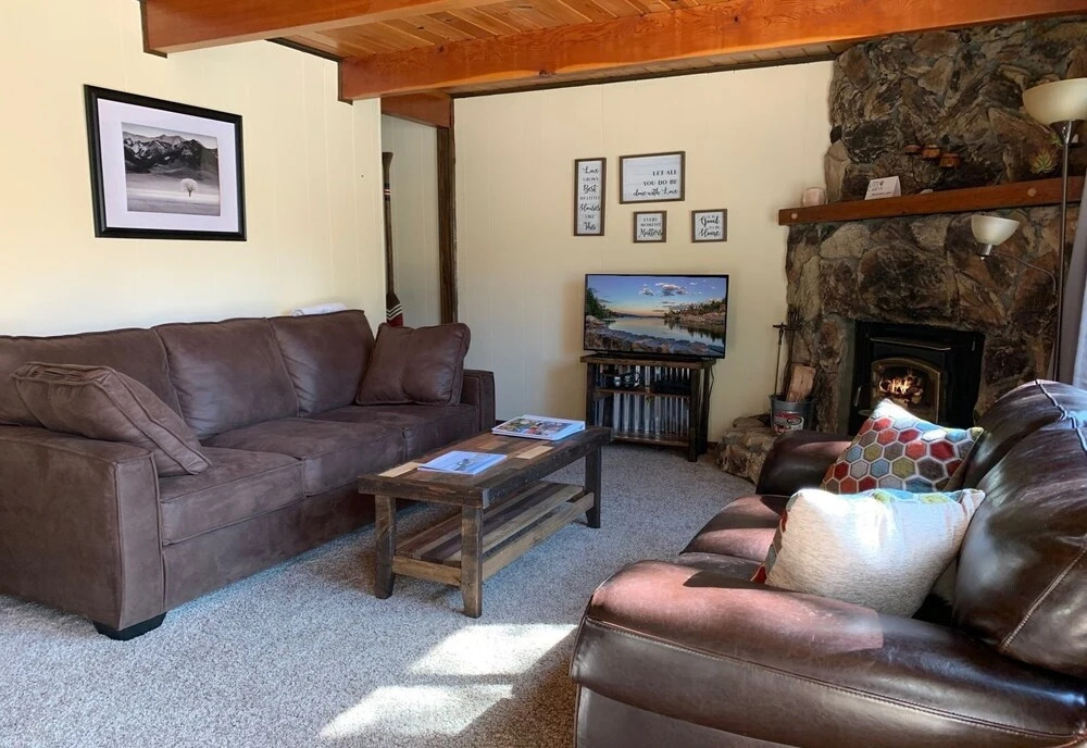 Cabin In The Pines - A Cozy Home Among The Pines With Hot Tub, Bbq, Fenced Yard! 2 Bedroom Home