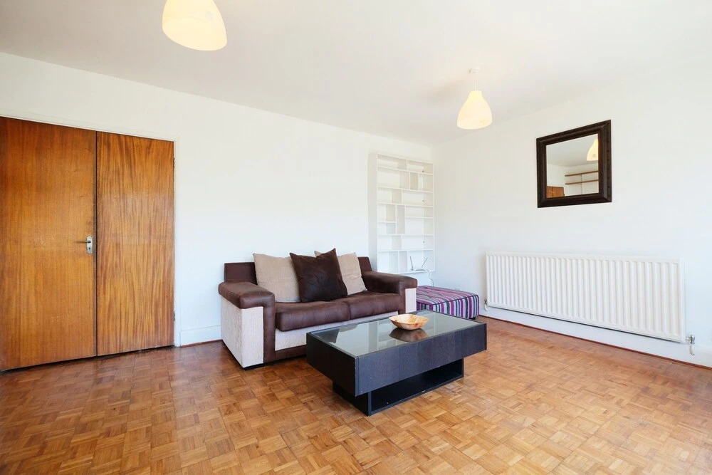 Bright and Spacious 2 Bed Apartment - Sleeps 4