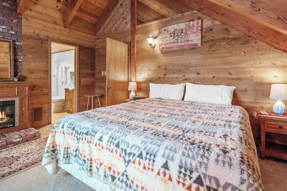 The Lakehouse Cabin