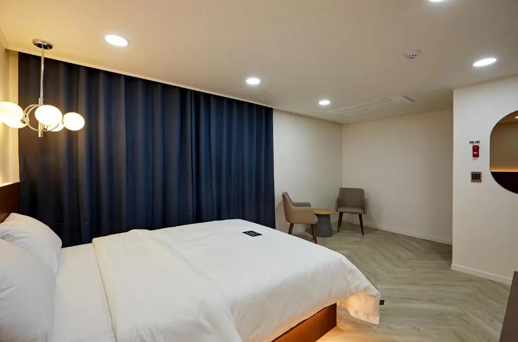 Hotel sounds
