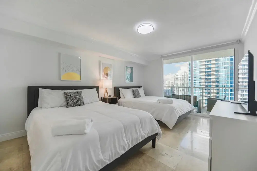 Centric 40thFloor Brickell Condo FREE parking by Palermo Home Miami