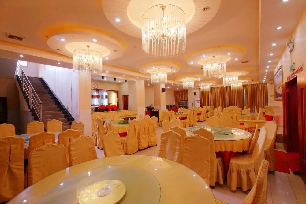 Zhangjiajie Wind and Cloud Holiday Hotel