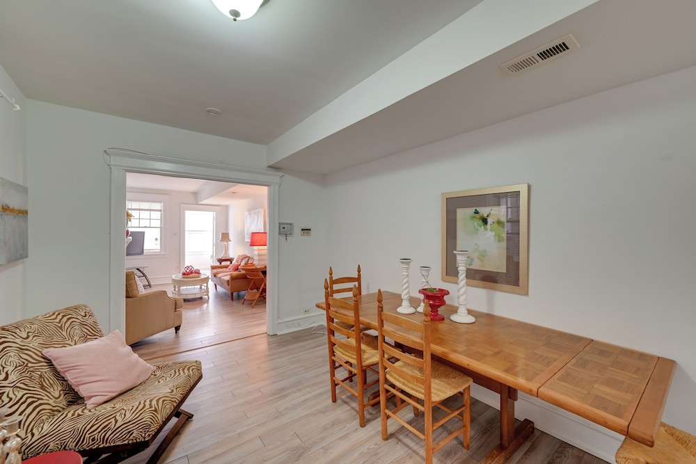 2 Blocks to Beach & Boardwalk: Ventnor City Escape