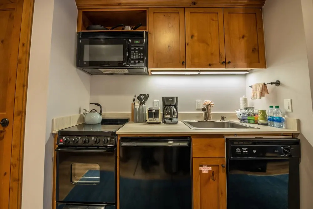 Studio Efficiency Unit With Balcony Over Mountaineer Square 1 Bedroom Condo - No Cleaning Fee! by RedAwning