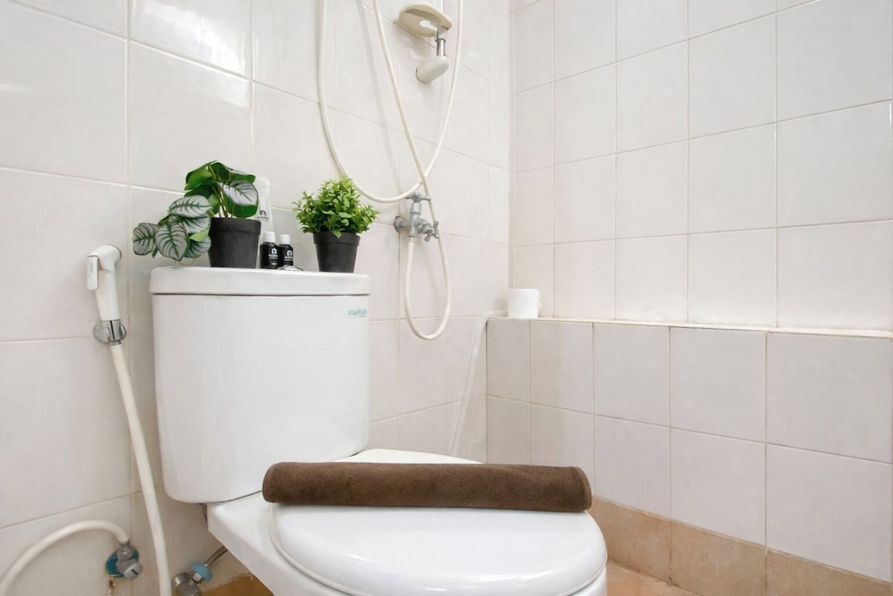 Neat 2Br For 3 Pax At Bassura City Apartment