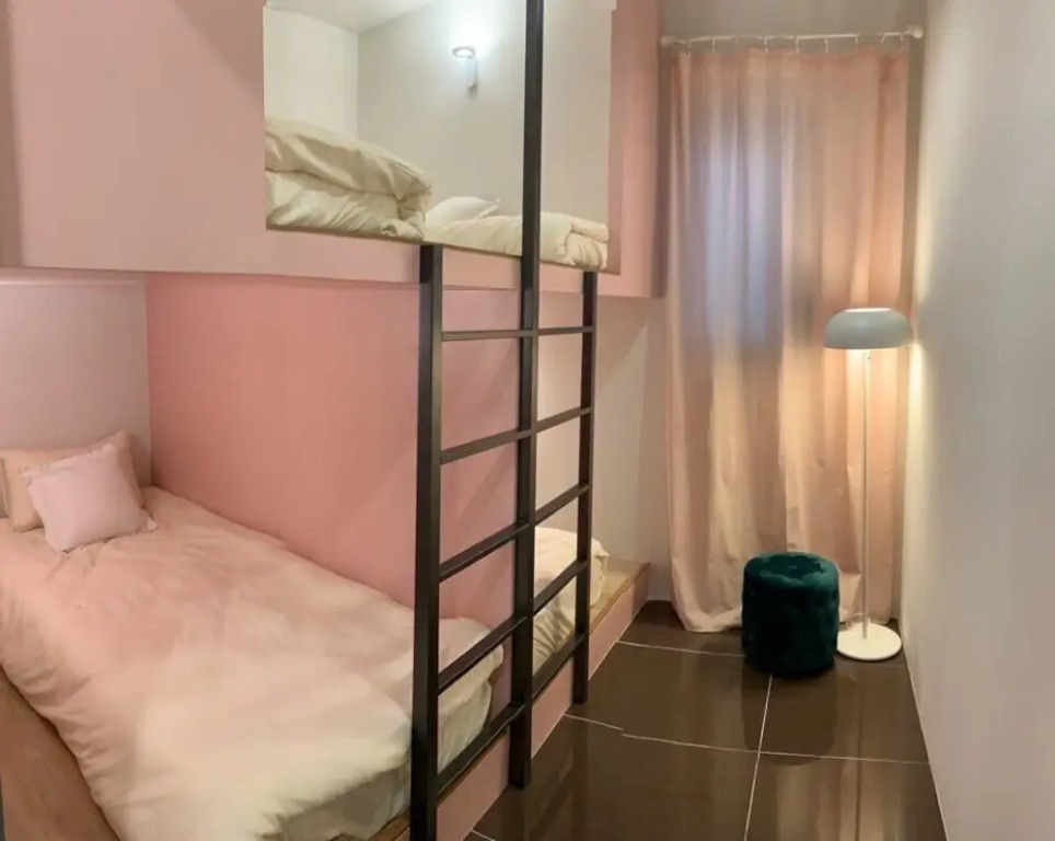 g g bae Hostel - Caters to Women