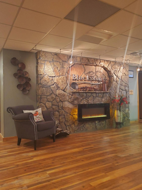 Blackstone Lodge and Suites