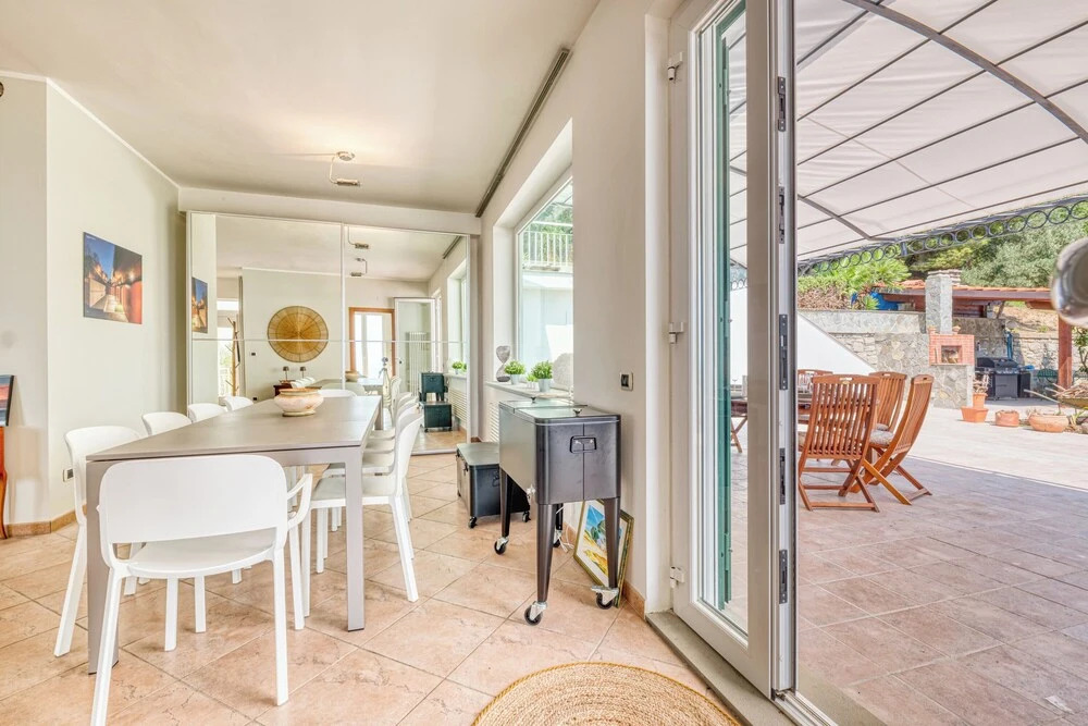 Villa Luce del Sol with Pool - L - Happy Rentals