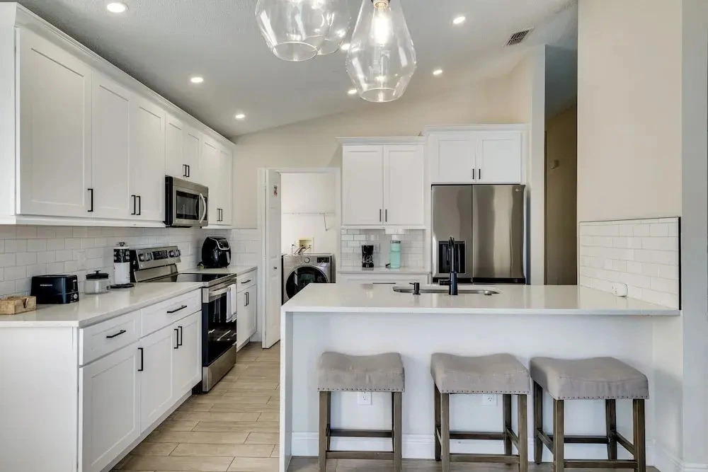 10 Mi Disney Gem: Game Room, Pool, Golf & Parks