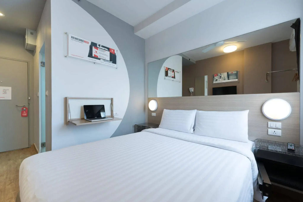 Easy Planet Phuket Patong