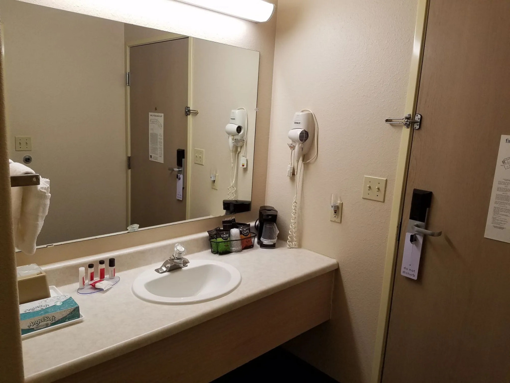 Simple Rewards Inn