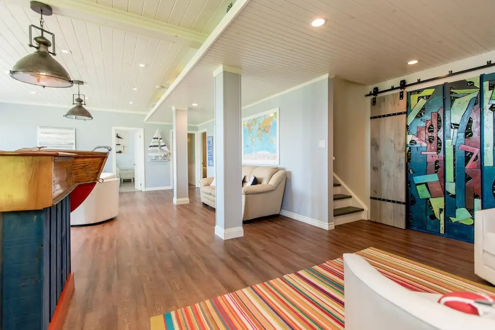 Barefoot Bungalow Gracing the shores of Lake Simcoe, a wonderful family cottage!