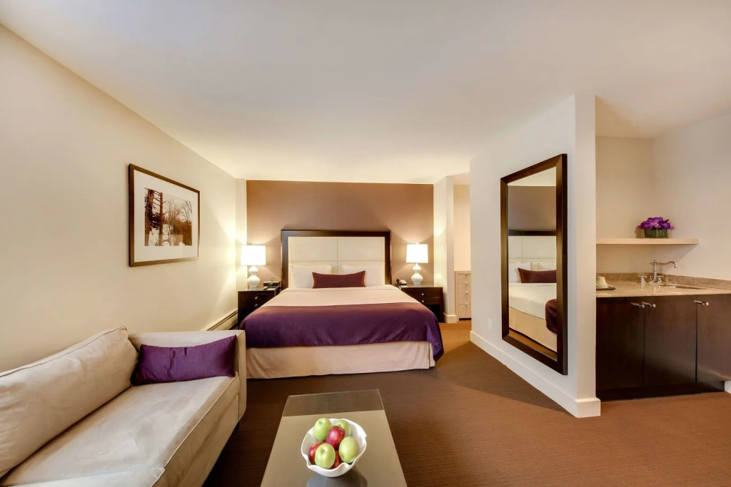 The Andrew Hotel
