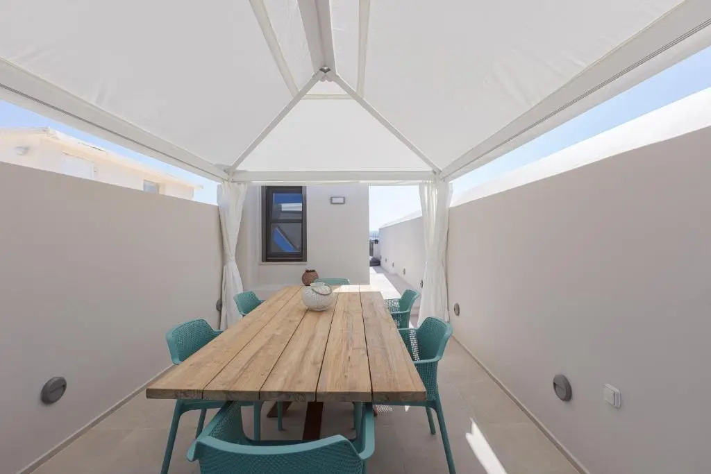 V77 Seafront Suites