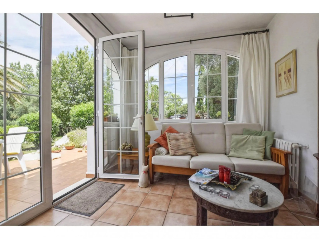 Villa with pool, garden and WIFI located 6 km from the sea in La Argentina
