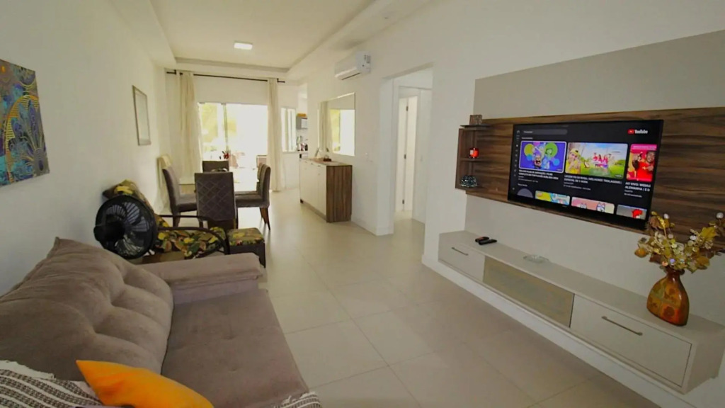 1067 - Apartamento para locação em Bombinhas com 03 suítes